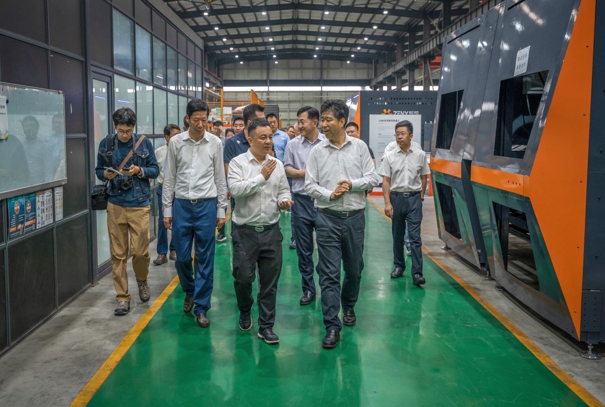 省人大常委會副主任曲福田及吳江區委書記李銘蒞臨蘇州嘉諾調研